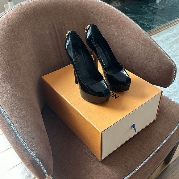 Louis Vuitton Oh Really! Patent Black Pumps - EU38 - Picture 5 of 14